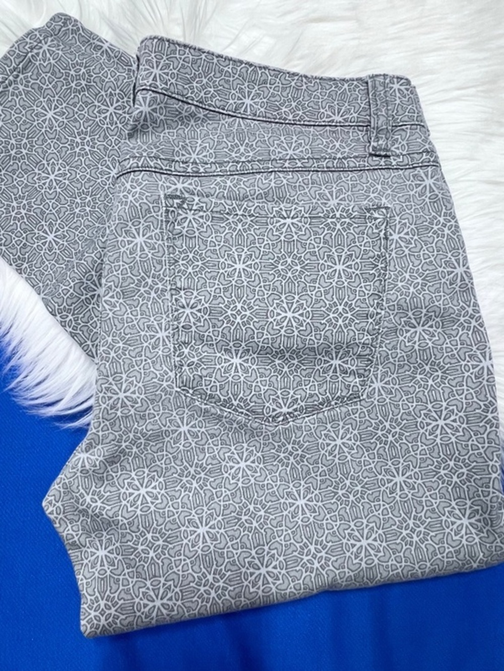 |•PRANA•| Grey Patterned Activewear Jeans Size 6/28